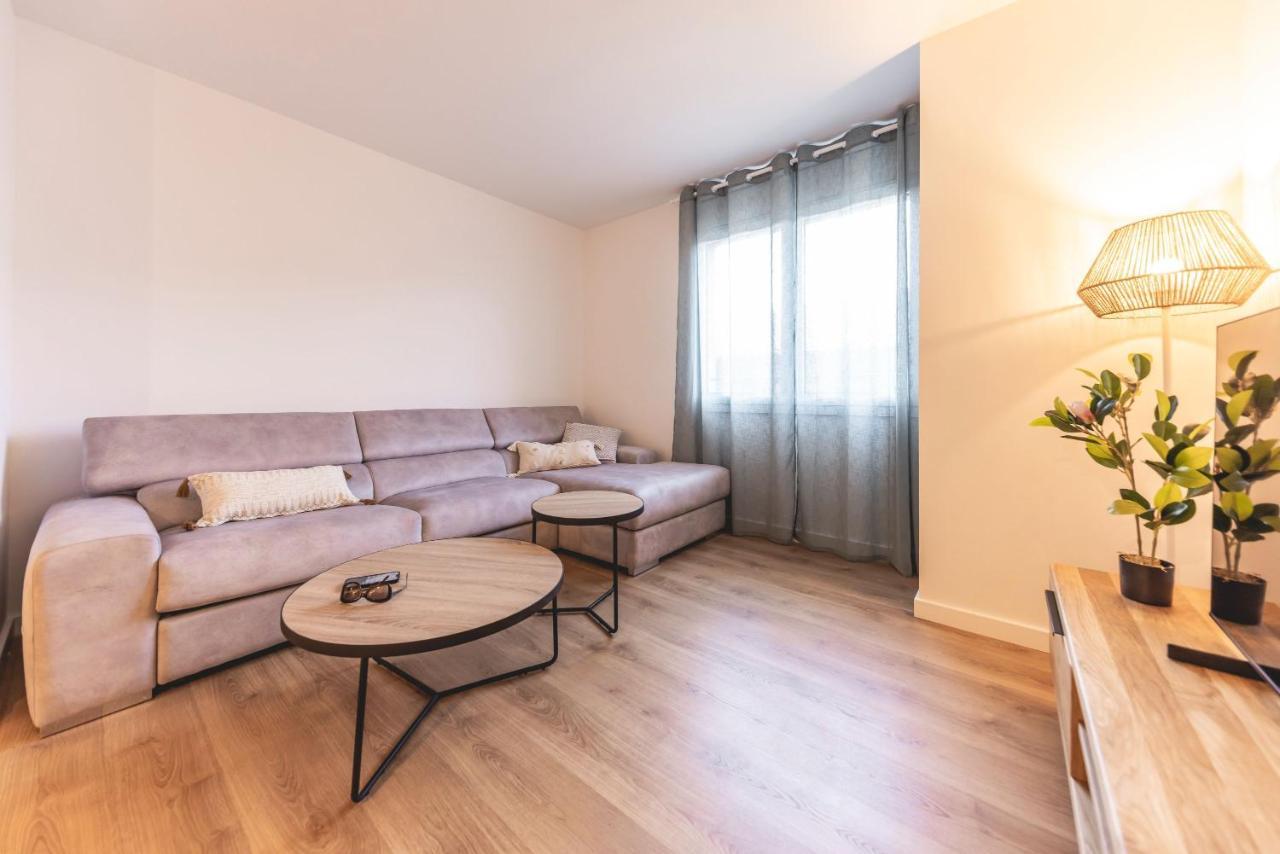 Bravissimo Afra, 2-Bedroom Apartment Girona Bagian luar foto